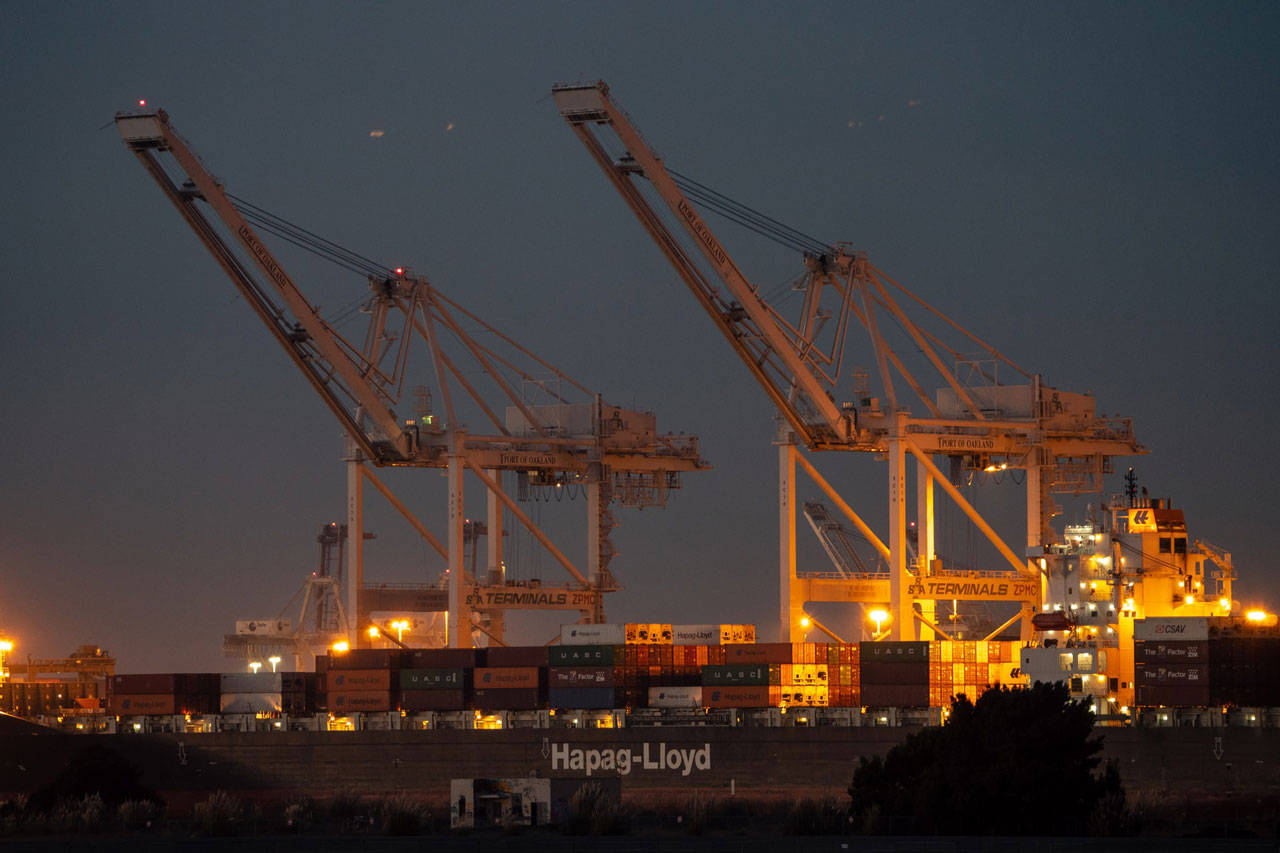 Hapag-Lloyd vessel and two cranes at the Port of Oakland 