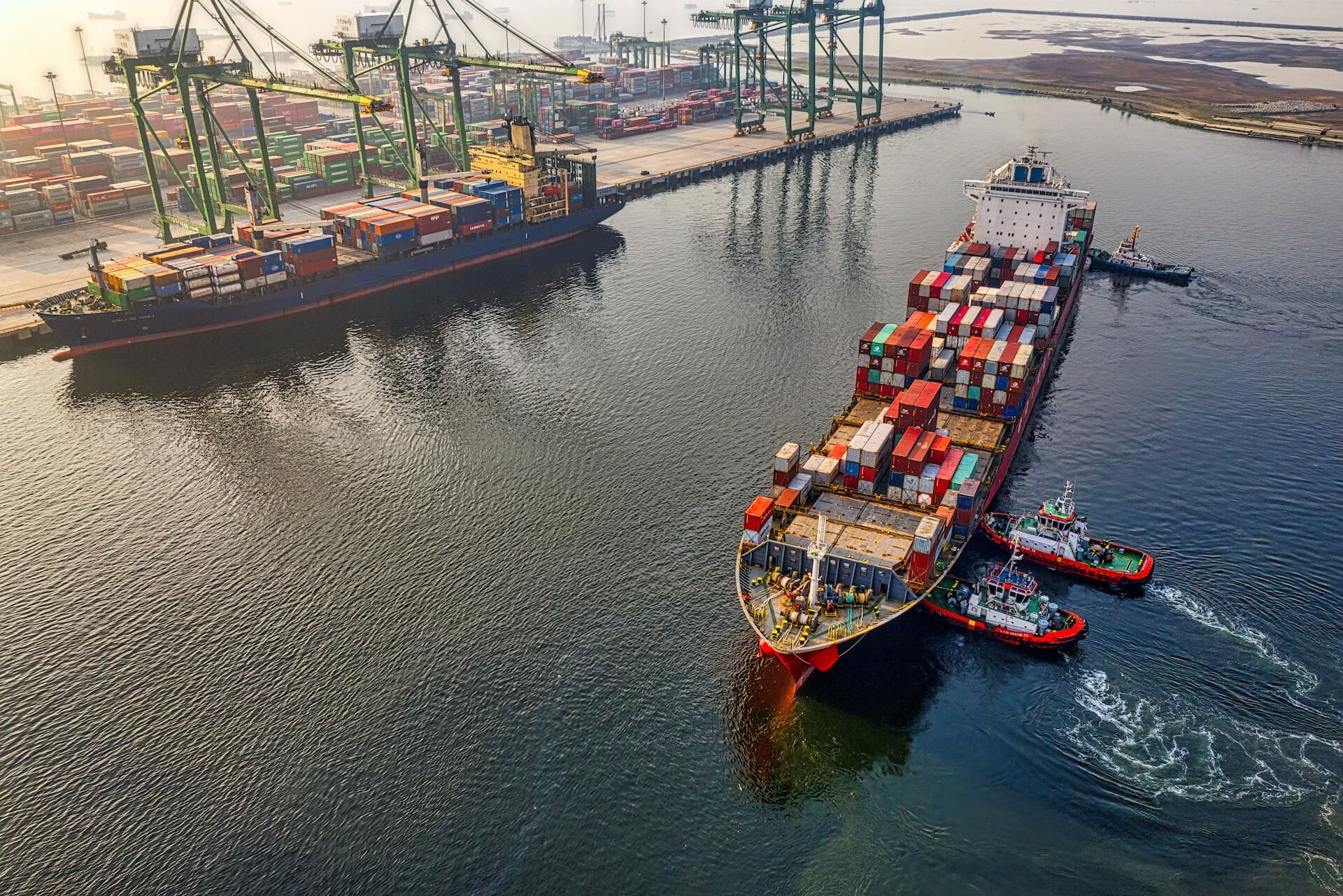 News Roundup: U.S. Retailers Expect Import Slowdown, New Cranes at NY-NJ Port & More