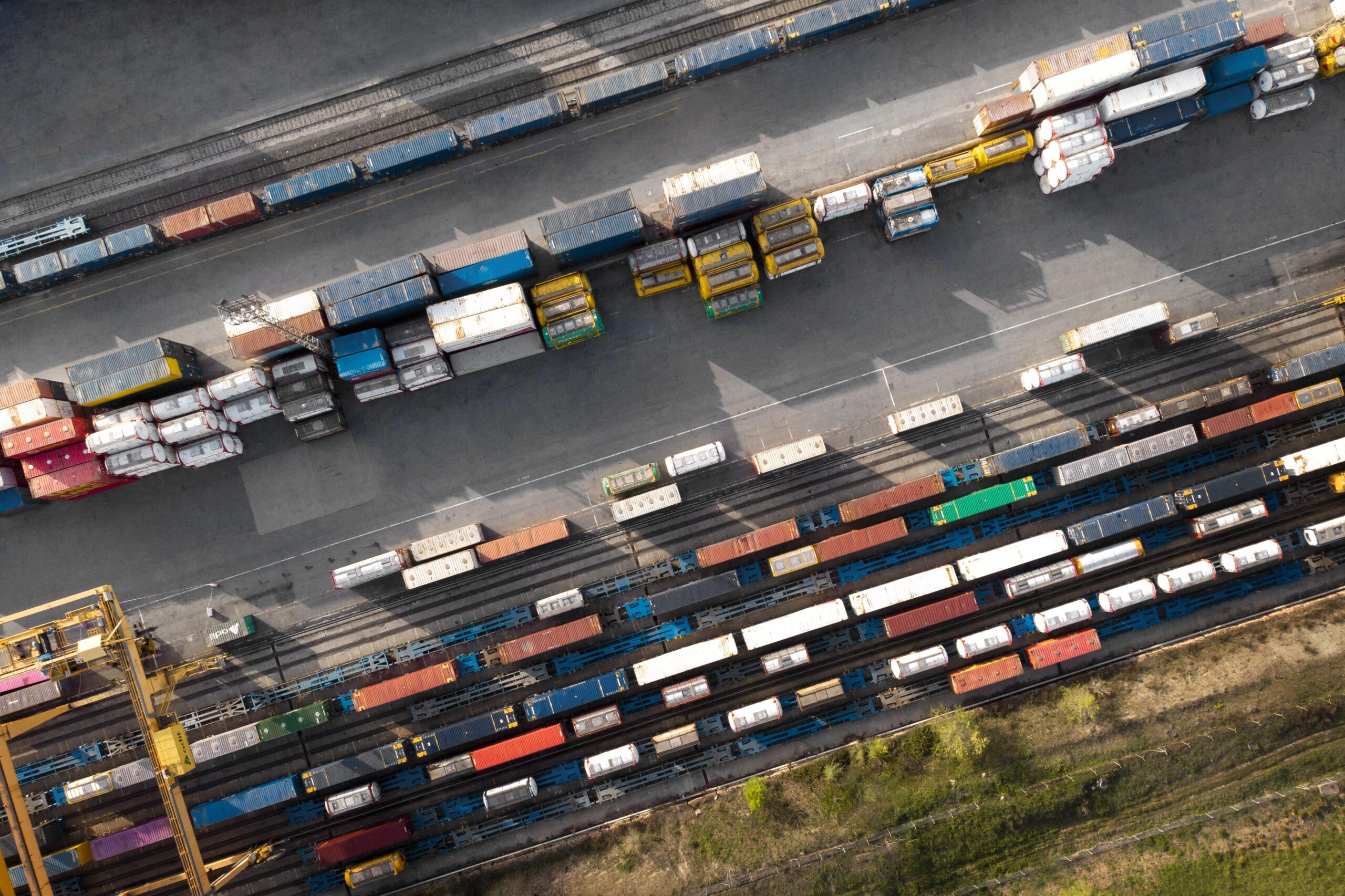 Supply Chain Roundup: More Stakeholders Join Calls for Cargo Theft Legislation, Canadian Government Intervenes in Montreal Port Labor Dispute, Shifts in US Trucking Market